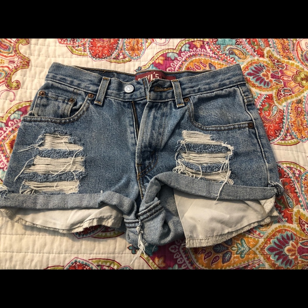 Levi Cutoff Shorts